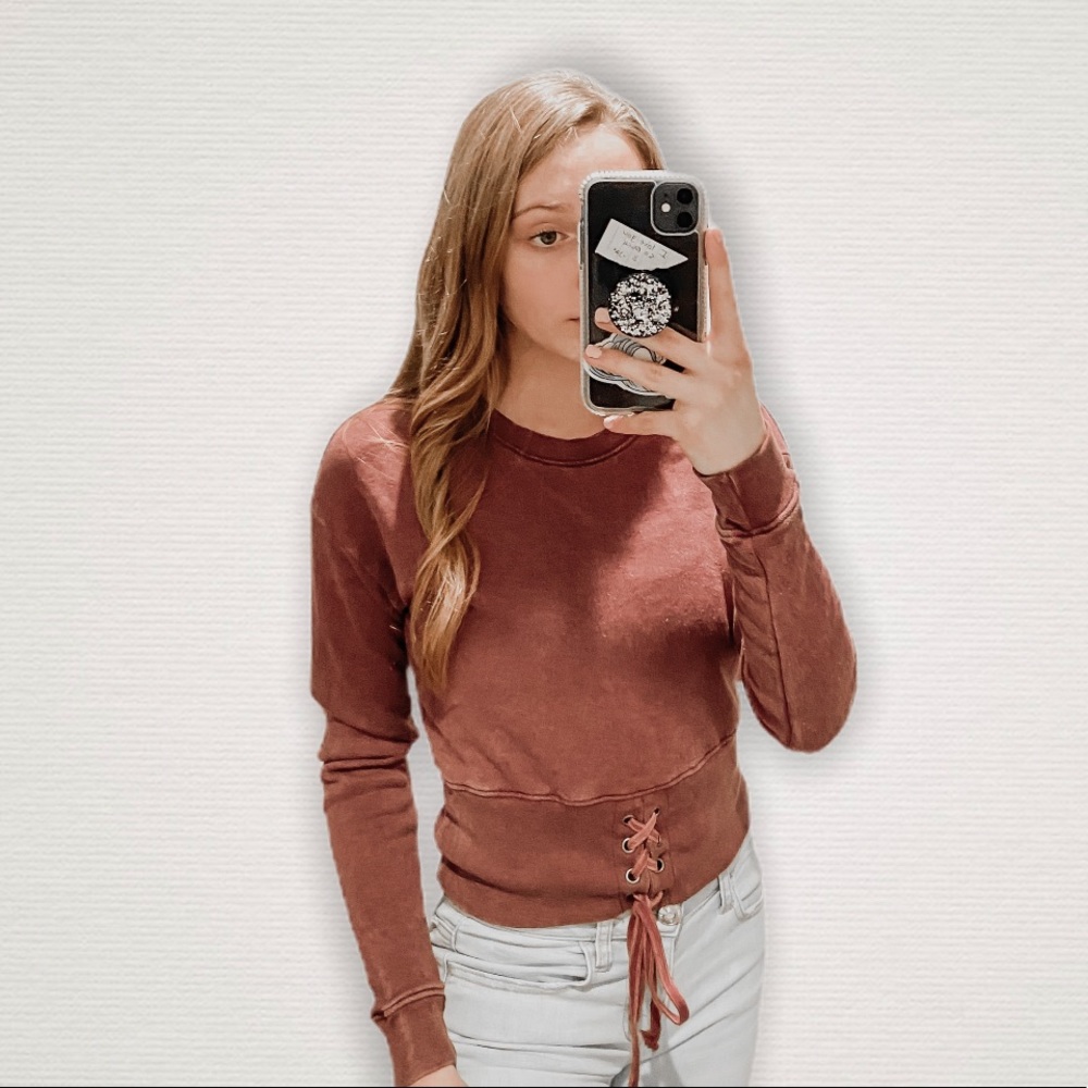 🌸3/$25: American Eagle Lace Up Sweatshirt